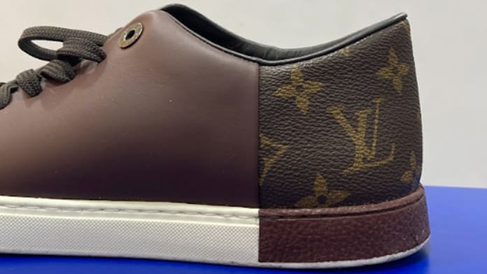 jasa sol sepatu Full-sole sneakers after