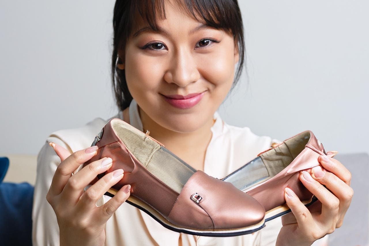 cara memperbaiki sepatu terkelupas