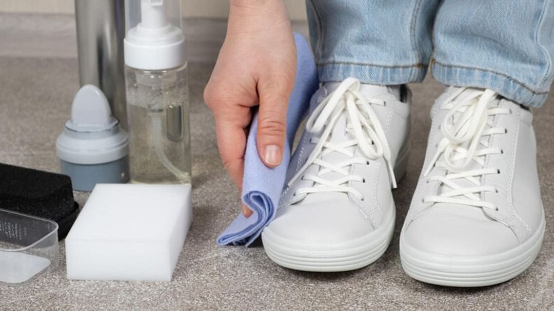 cara mencuci sepatu putih