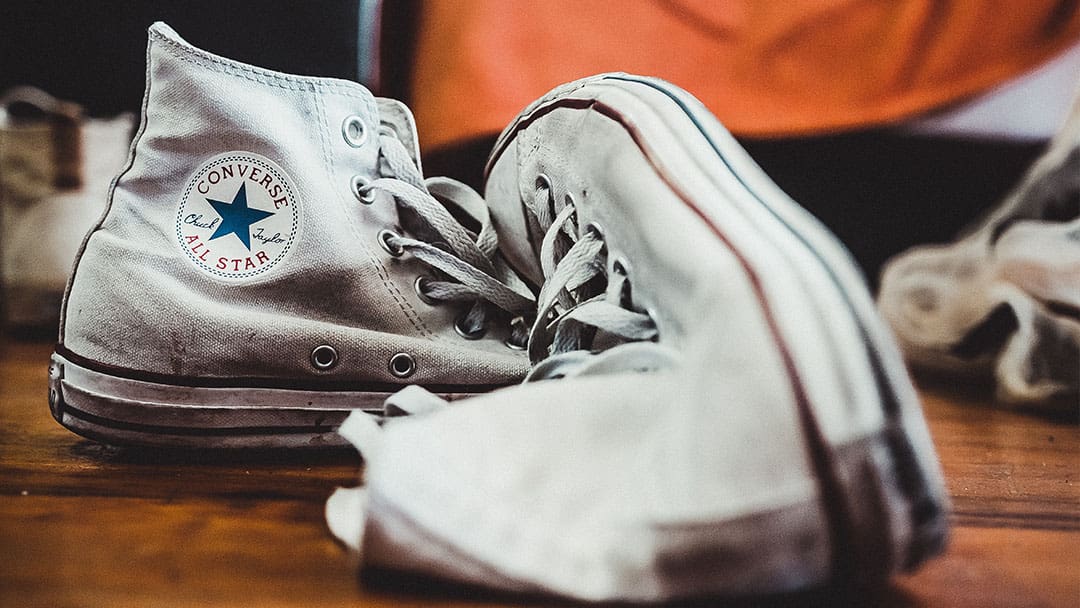 cara mencuci sepatu putih