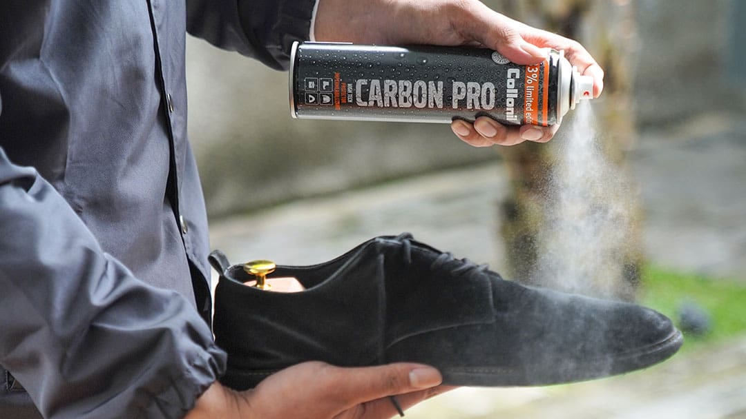 menghilangkan bau sepatu