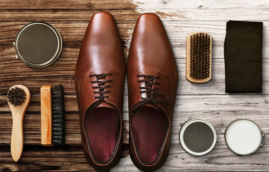 cara menyemir sepatu